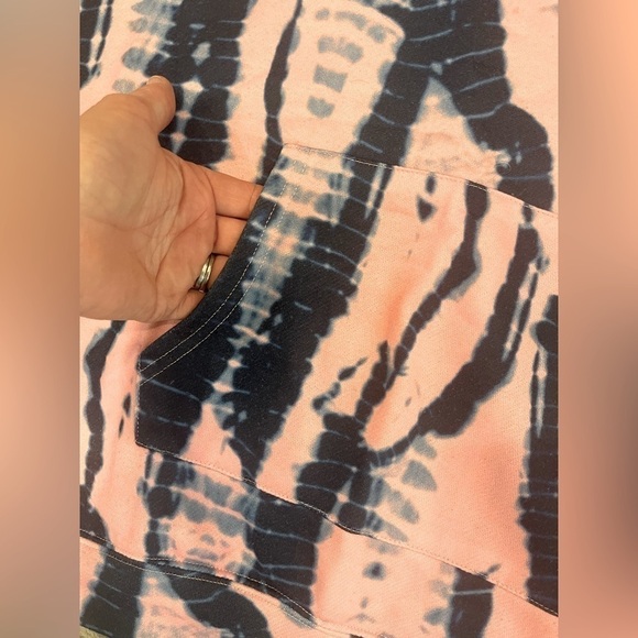 Woman’s tie diy hoodie sweater Sz medium - Picture 2 of 2